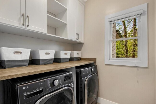 Building Photo - 782 Piedmont Way NE