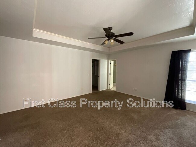 Building Photo - 2206 Barton St