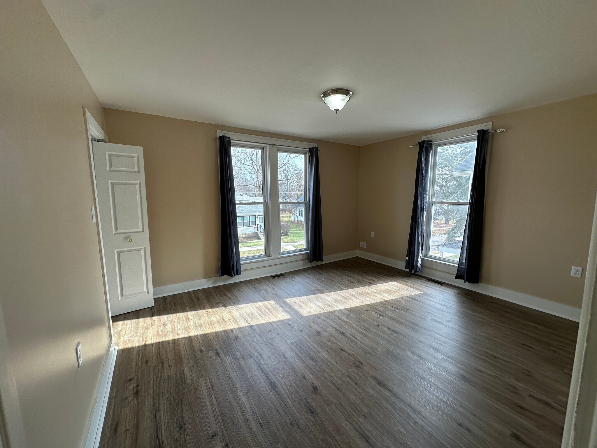 Building Photo - 711 Napoleon St