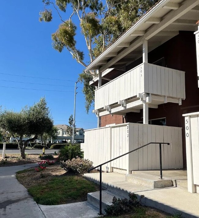 Building Photo - 1300 Saratoga Ave
