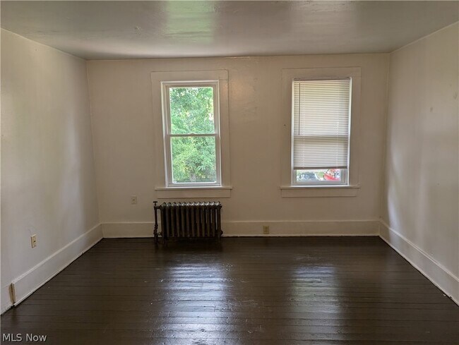 Building Photo - 339 Harris St