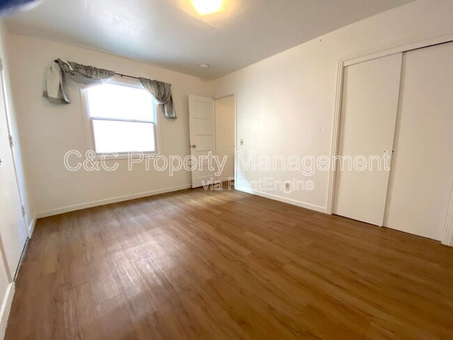 Building Photo - 554 Lighthouse Ave