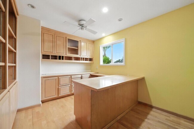Building Photo - 520 Weybridge Dr