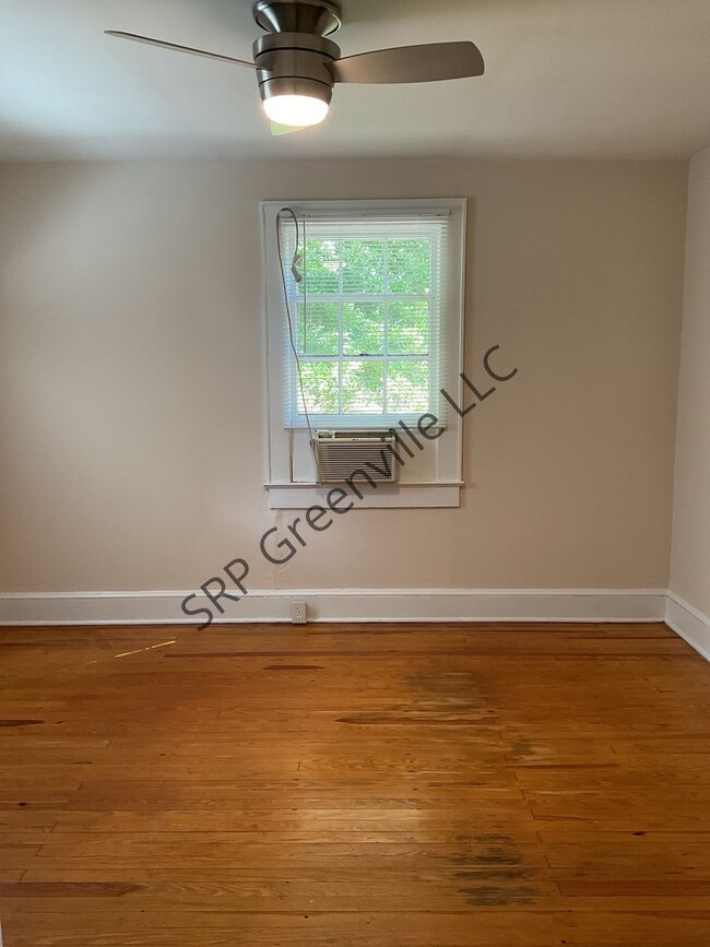 Building Photo - Newly Renovated 2 Bed 1 Bath Single Family...