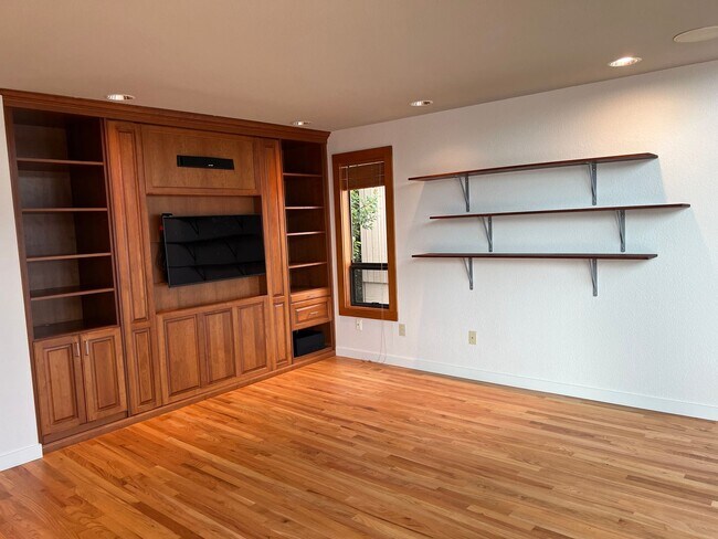 Building Photo - 1120 West Lake Sammamish Pkwy NE