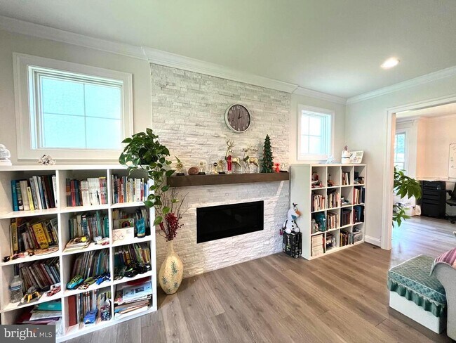 Building Photo - 6626 Moly Dr