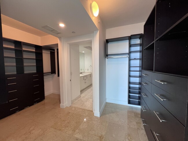 Building Photo - 1331 Brickell Bay Dr