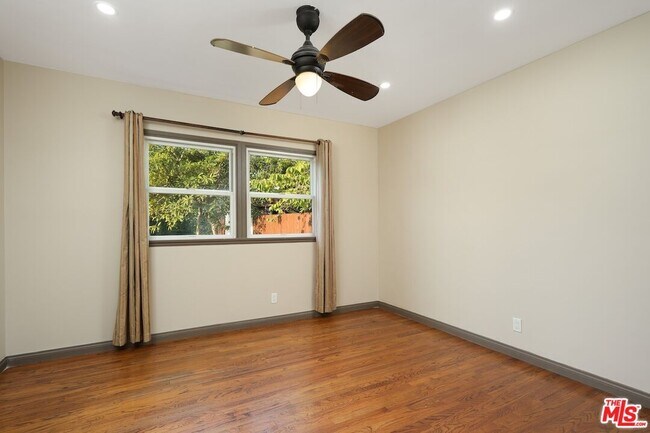 Building Photo - 2587 S Westgate Ave