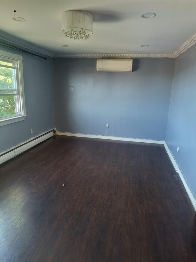 Building Photo - 1515 70th St