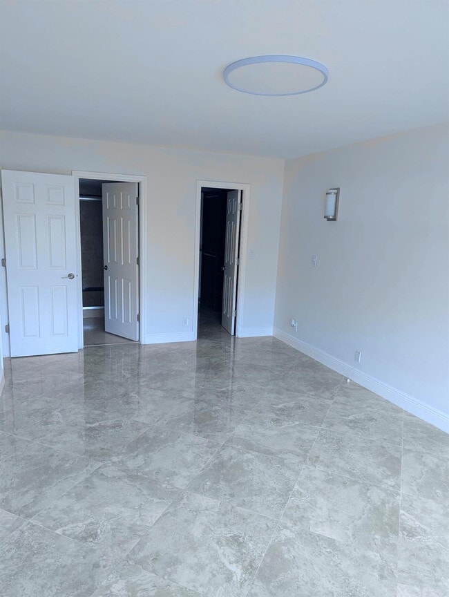 Building Photo - 550 Bayshore Dr