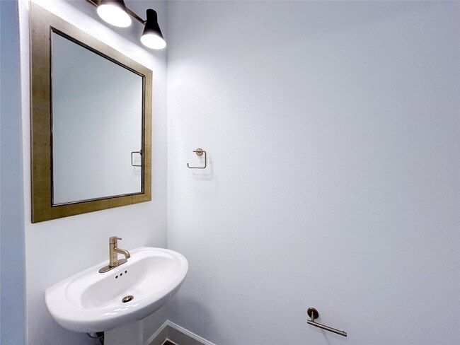 Building Photo - 29847 Longleaf Grv Ln