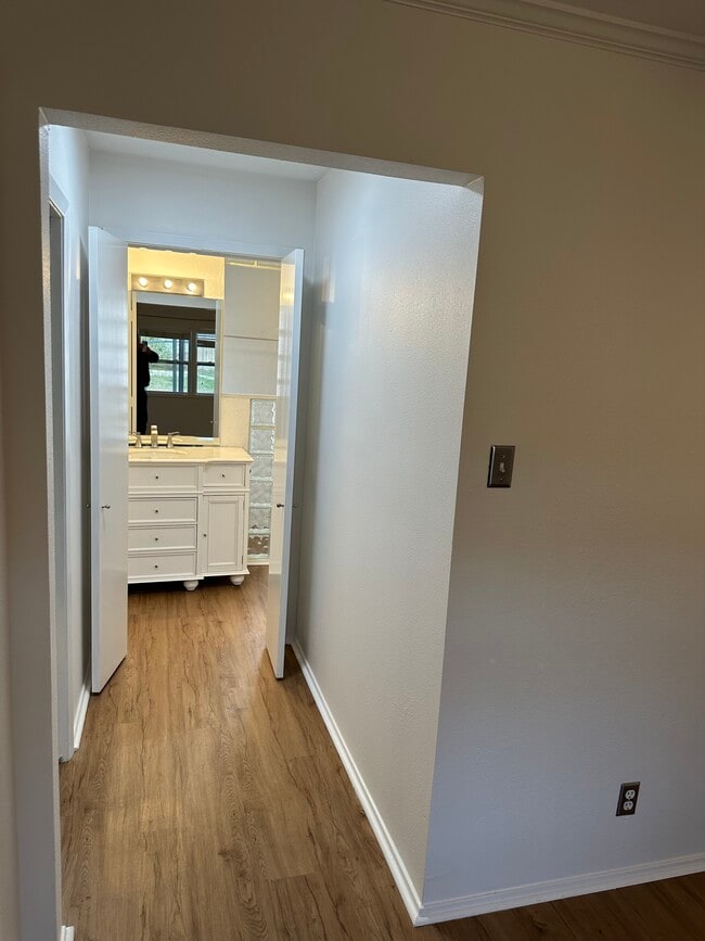 Building Photo - 8655 Ashcroft Ave