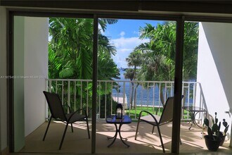 Building Photo - 500 Bayview Dr