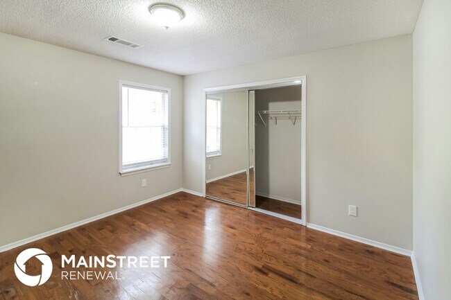 Building Photo - 2031 Great Oaks Ct