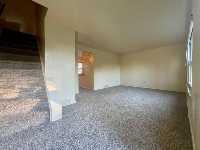 Building Photo - Must-See Two Bedroom Townhouse in Plum! Up...