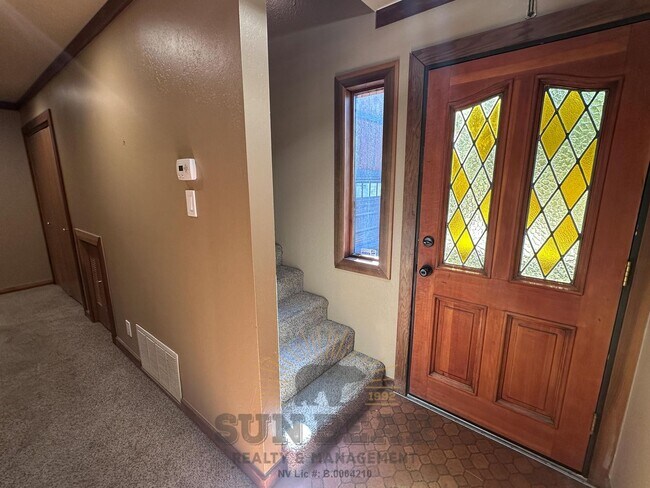 Building Photo - Spacious 3 Bed, 3.5 Bath Home with Forest ...