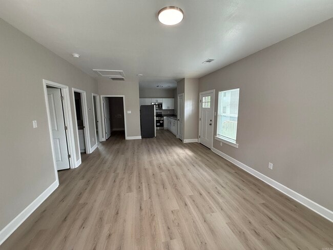 Building Photo - 5703 Valley Dr