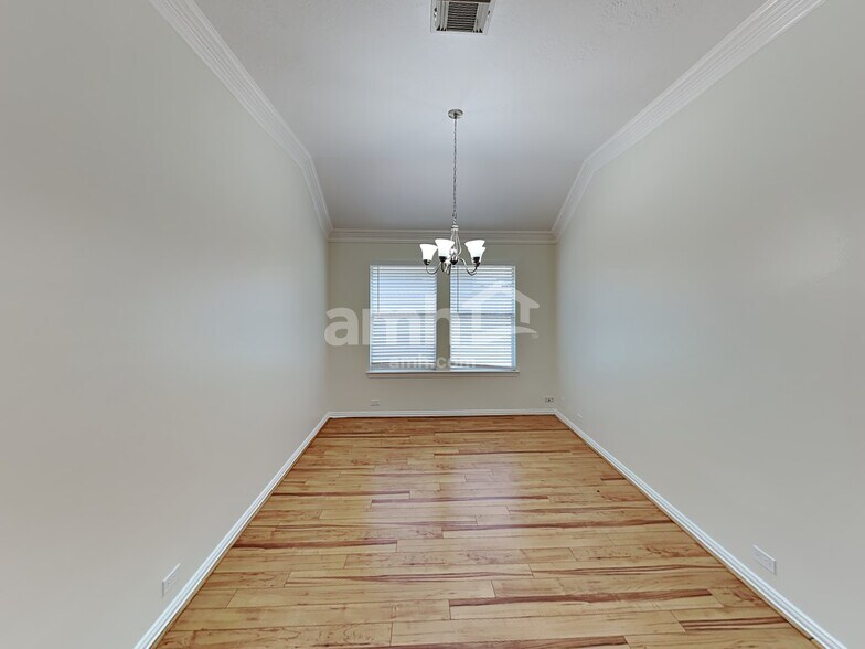 Building Photo - 30919 Blue Ridge Park Ln