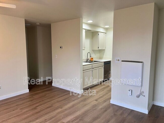 Building Photo - 902 S 22nd Ct