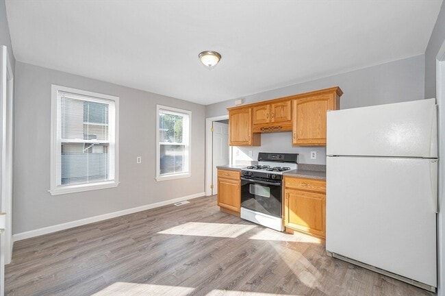 Building Photo - 62 W 3rd St