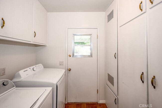 Building Photo - 3547 Henrietta Ave