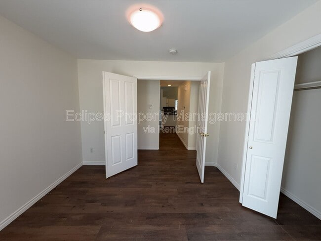 Building Photo - 714 E Harbor Cir