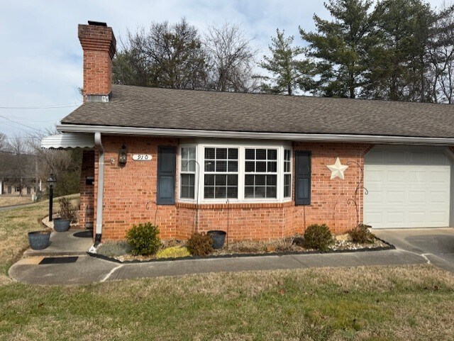 Building Photo - 910 Windridge Dr