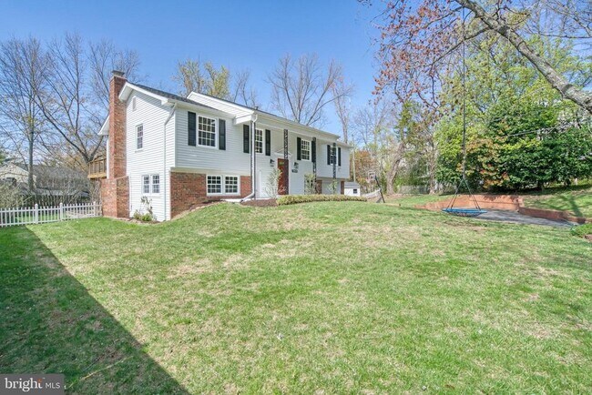 Building Photo - 12805 Point Pleasant Dr