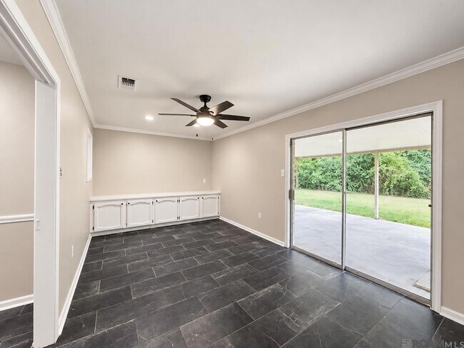 Building Photo - 1218 Briarrose Dr