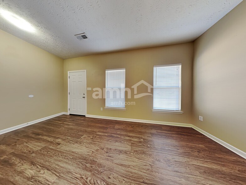 Building Photo - 5117 Rivers Edge Blvd