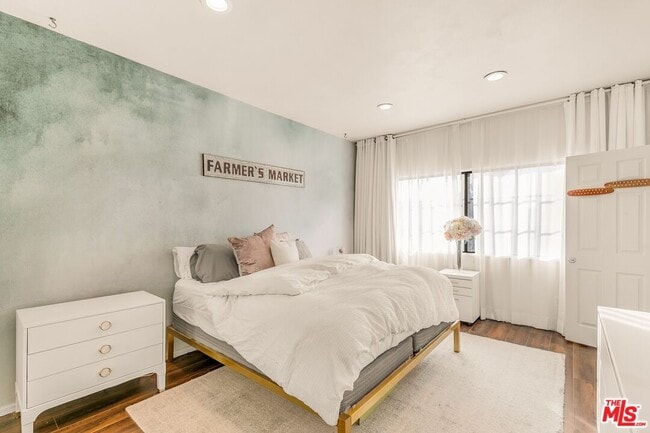 Building Photo - 14050 Magnolia Blvd