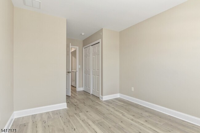 Building Photo - 158 N Auten Ave