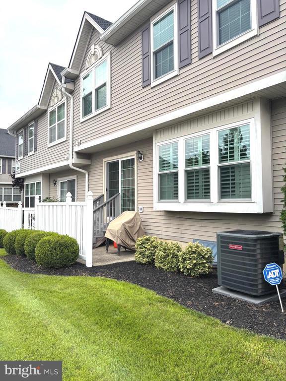Building Photo - 2802 Gramercy Way