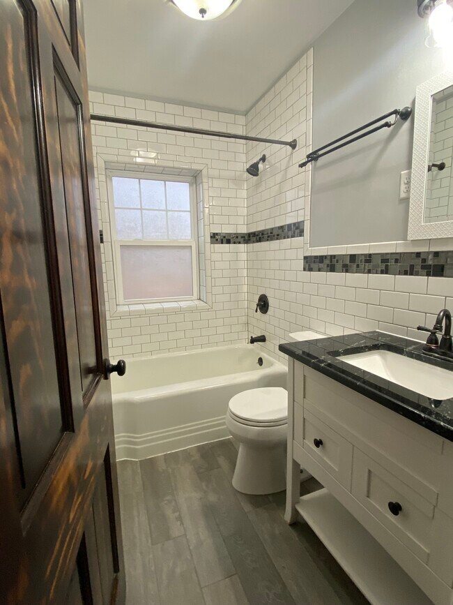 Building Photo - 138 Elmwood Dr