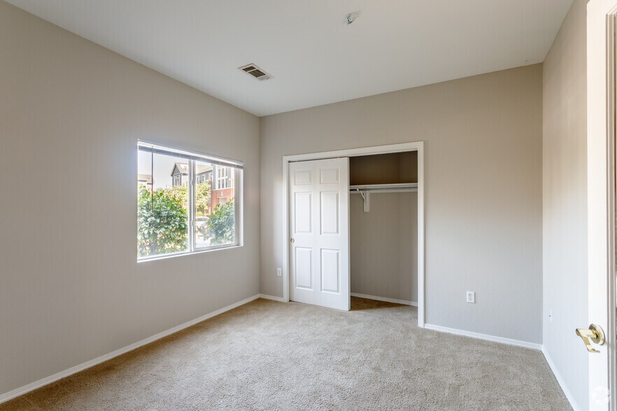 2BR, 1BA - Cottonwood - North Creek Apartments