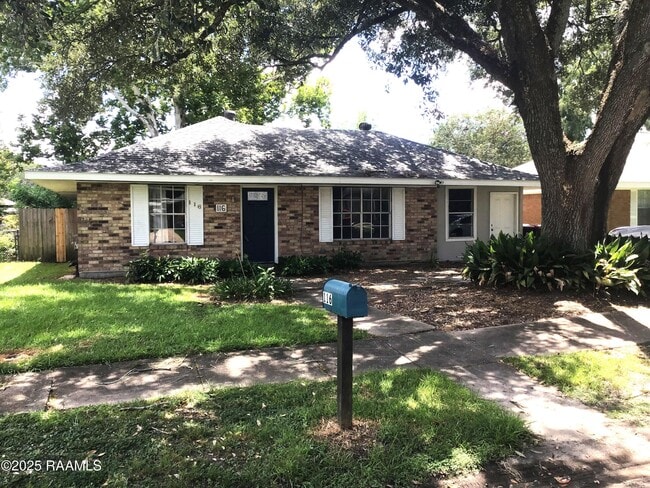 Primary Photo - 116 Sorority Dr