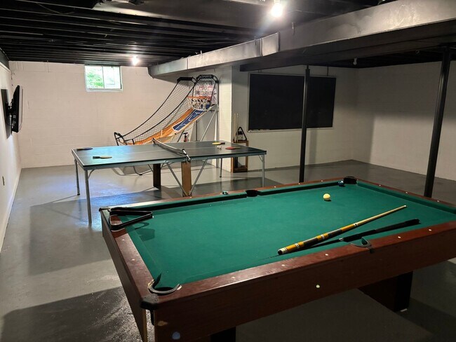 Building Photo - 2729 Poplar Ln