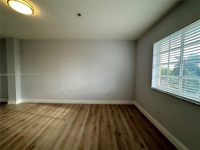 Building Photo - 17425 NW 75th Pl