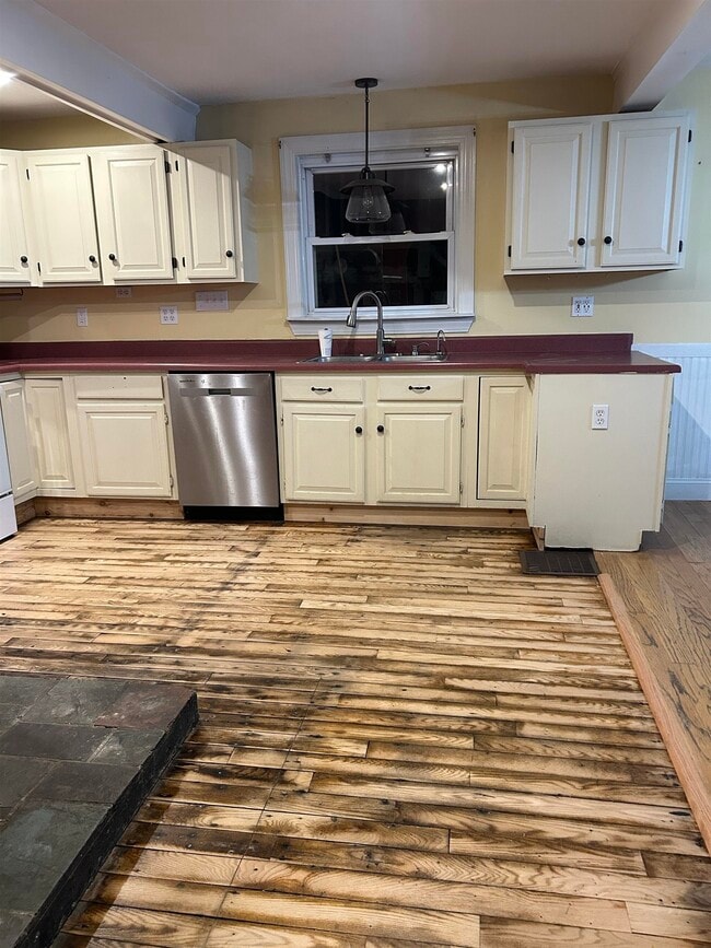 Building Photo - 293 Bear Hill Rd