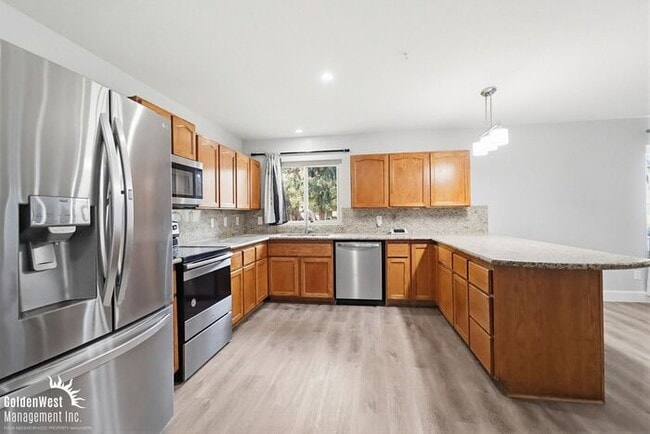 Building Photo - Stunning 3Bdm 2Ba Home with Fenced Patio and 2-Car Garage in San Diego