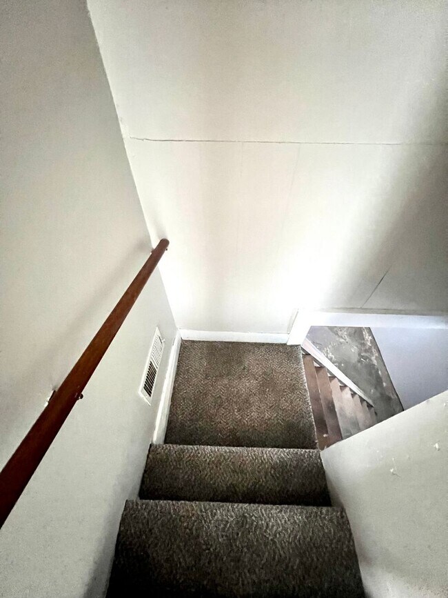 Building Photo - Newly Updated 3-bed 1.5-bath House in South Omaha, close to 13th St and downtown