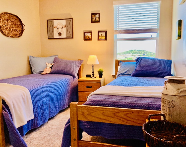 Building Photo - 1705 Clovis Dr