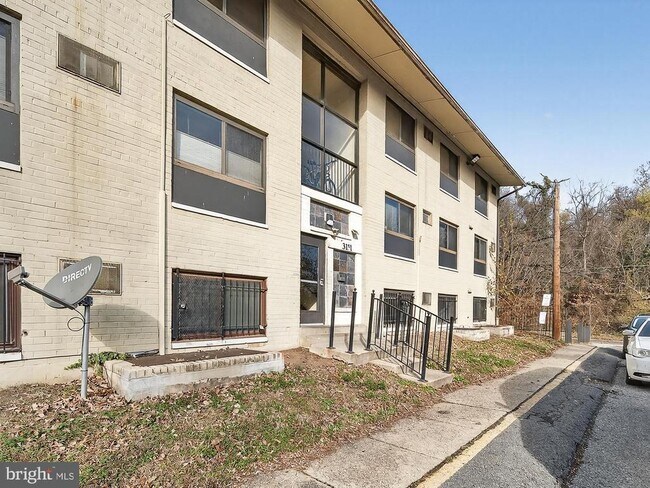 Building Photo - 3111 Naylor Rd SE