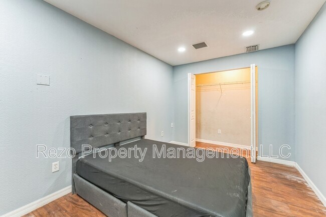 Building Photo - 465 Rio Grande Ln