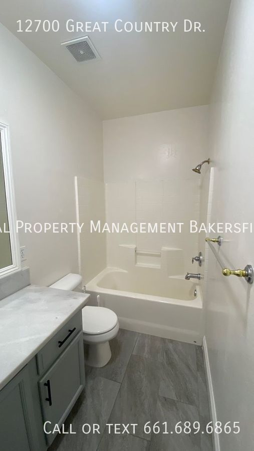 Building Photo - 12700 Great Country Dr