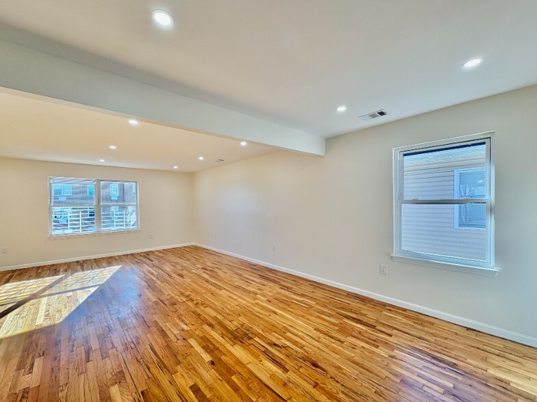 Building Photo - 87 Chadwick Ave