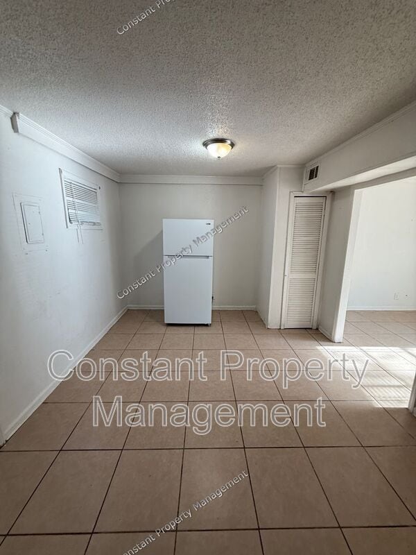 Building Photo - 929 Magnolia Dr