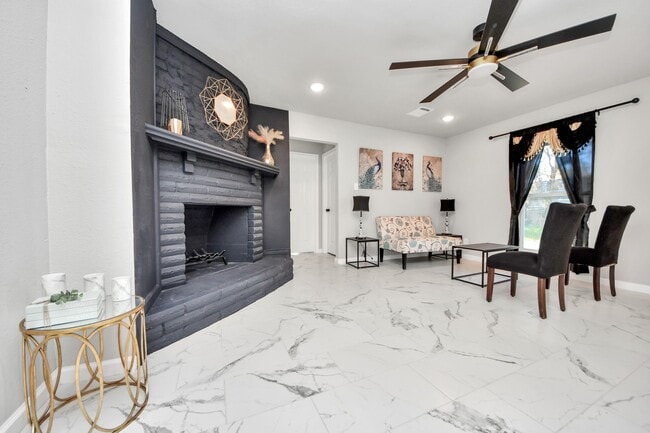 Building Photo - 15123 Kaler Rd