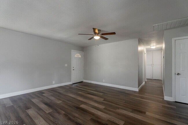 Building Photo - 1501 N Tonopah Dr