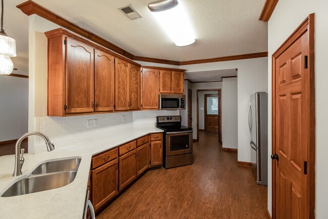 Building Photo - 7182 Golden Oaks Loop E